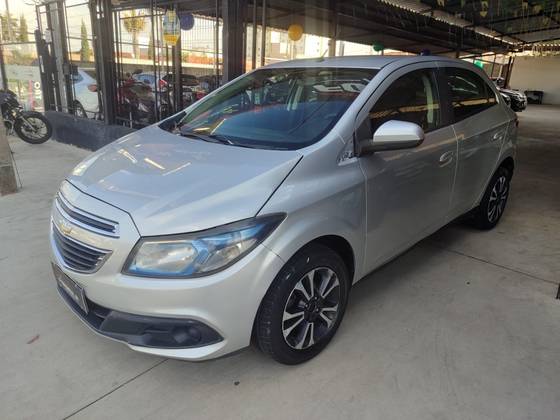 CHEVROLET ONIX 1.4 MPFI LT 8V FLEX 4P MANUAL CHEVROLET ONIX 1.4 MPFI LT 8V FLEX 4P MANUAL